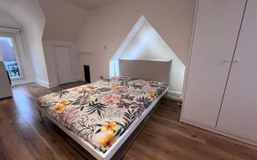 Lovely Large Studio Available – W13 8PL | All Bills Included | Off-Street Parking