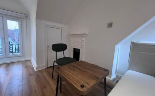 Lovely Large Studio Available – W13 8PL | All Bills Included | Off-Street Parking